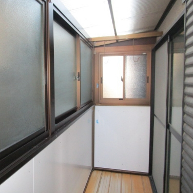 バルコニー囲い設置・ガス給湯器取替・壁掛け暖房･畳襖工事